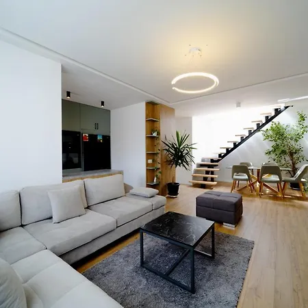 Square Luxury Penthouse Appartement
