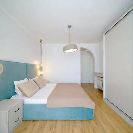 アパート Square Luxury Penthouse ティラナ