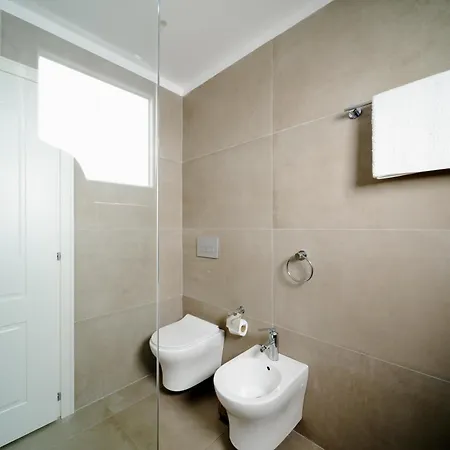 Square Luxury Penthouse Appartement