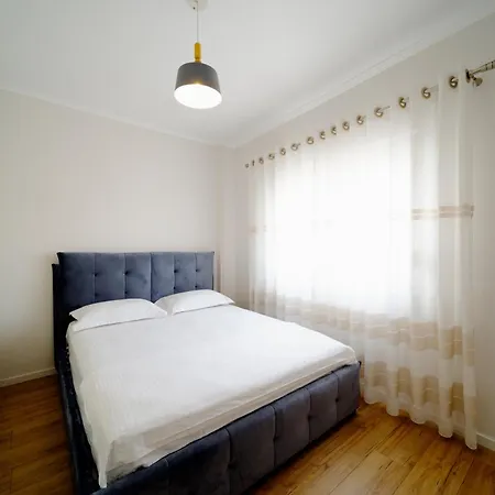 Square Luxury Penthouse * ティラナ