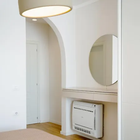 Square Luxury Penthouse ティラナ