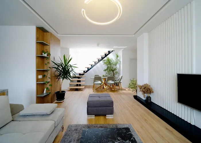 Square Luxury Penthouse Appartement