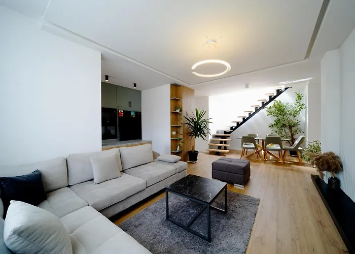 Square Luxury Penthouse Appartement