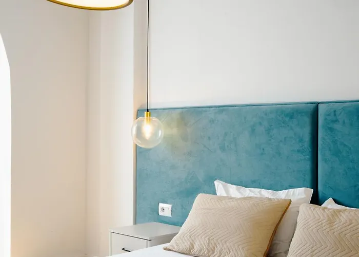 Square Luxury Penthouse * ティラナ