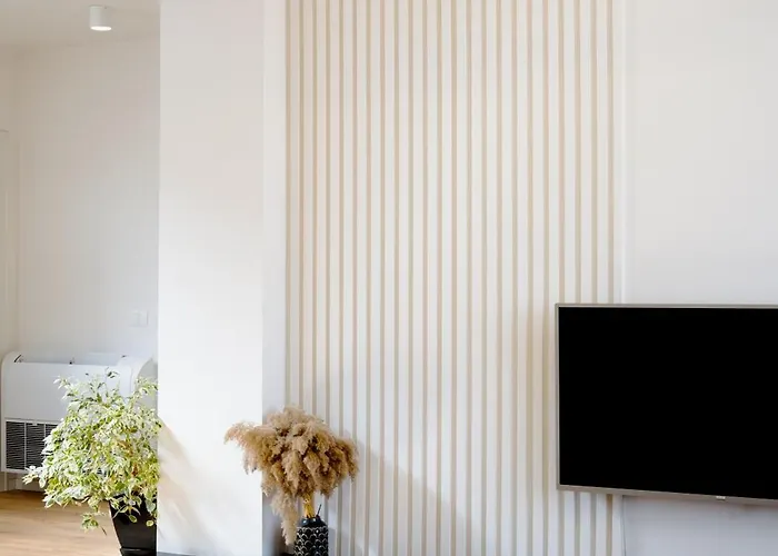 Square Luxury Penthouse ティラナ