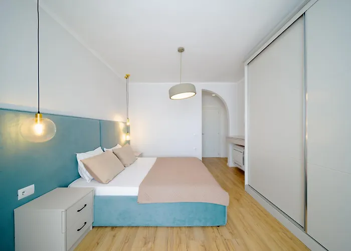アパート Square Luxury Penthouse ティラナ