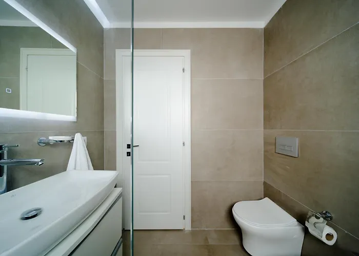 Square Luxury Penthouse ティラナ