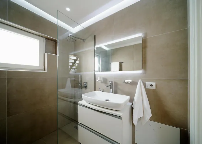 Square Luxury Penthouse アパート ティラナ