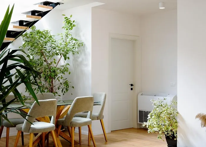 アパート Square Luxury Penthouse ティラナ