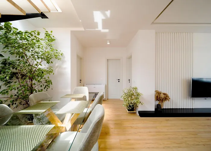 アパート Square Luxury Penthouse ティラナ