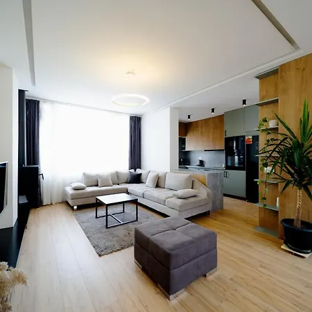 Square Luxury Penthouse Apartment *