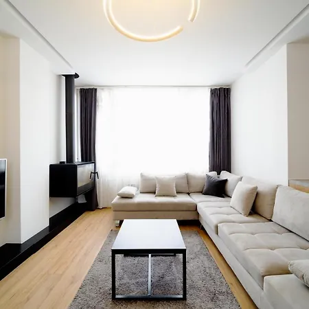 Square Luxury Penthouse Apartment *