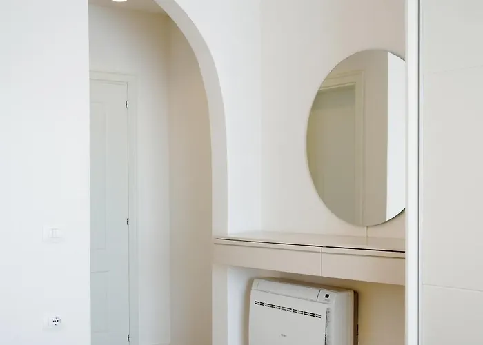 Square Luxury Penthouse Тирана